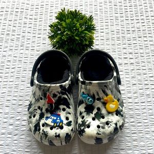 Toddler lined crocs size 7